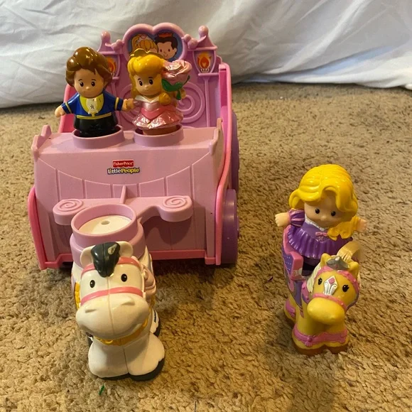 Fisher Price Little People Royal Wedding Carriage - Picture 1 of 13